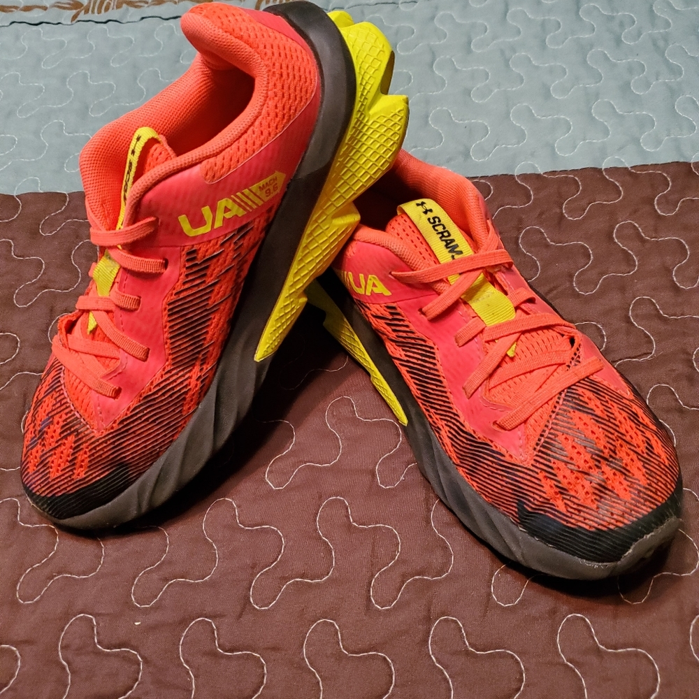 Under Armor- boys Tennis Shoes, size 2Y.